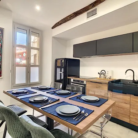 2 Pieces - 72 Meynadier Apartment *