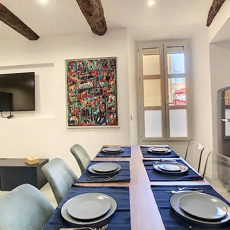 2 Pieces - 72 Meynadier Apartment